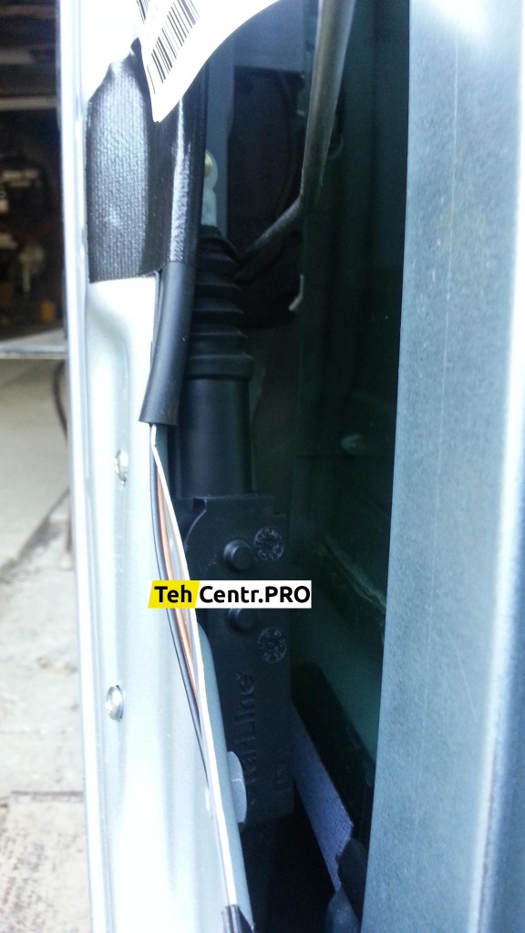 Электропривод закрывания двери водителя в Lada Granta